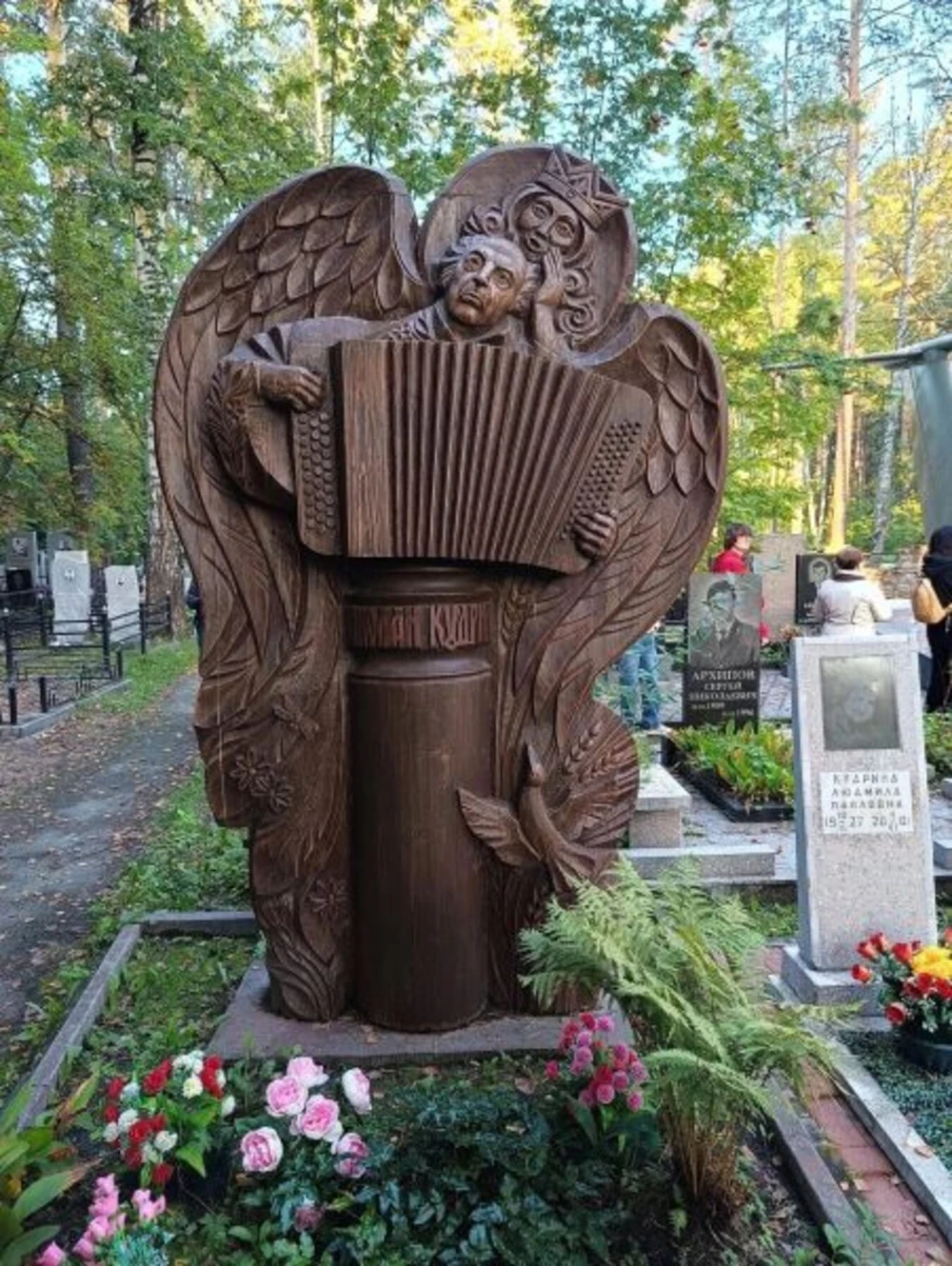 По Заельцовскому кладбищу в Новосибирске — фото 3