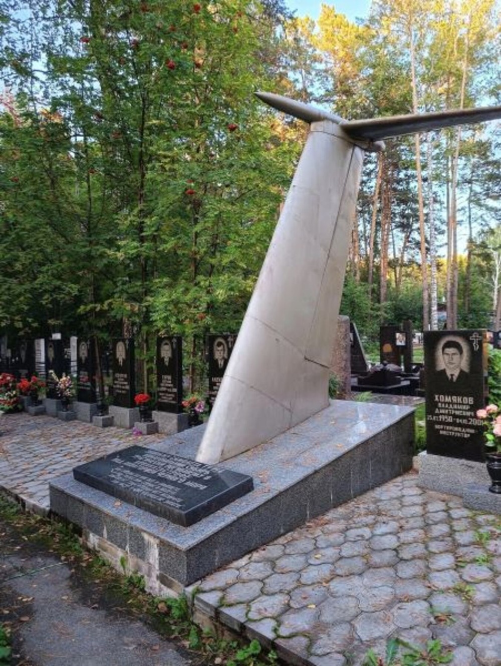По Заельцовскому кладбищу в Новосибирске — фото 6