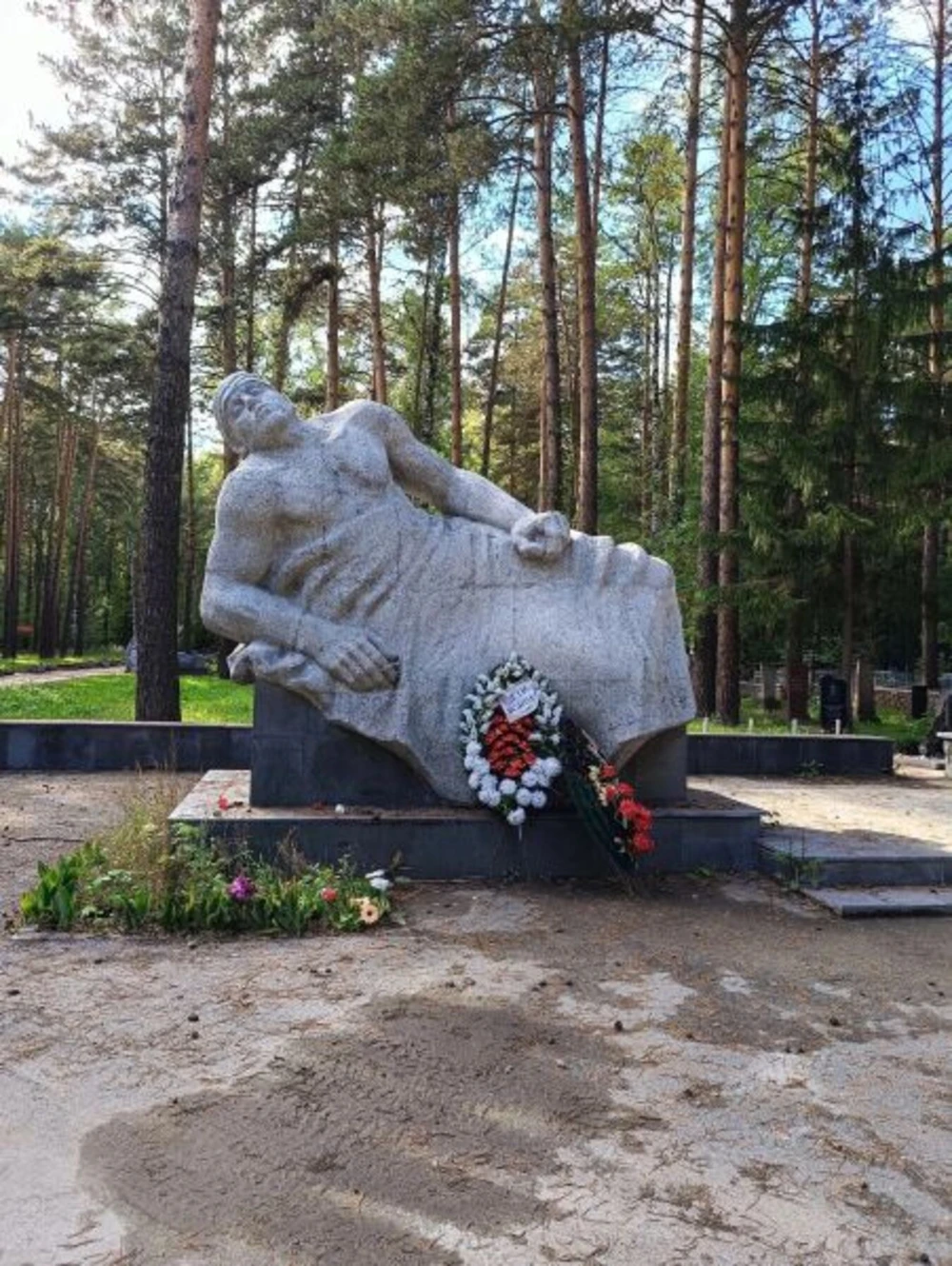 По Заельцовскому кладбищу в Новосибирске — фото 2